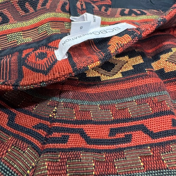 Bcbgmaxzaria Tribal Print Red Shorts size 8 like new - Picture 4 of 6